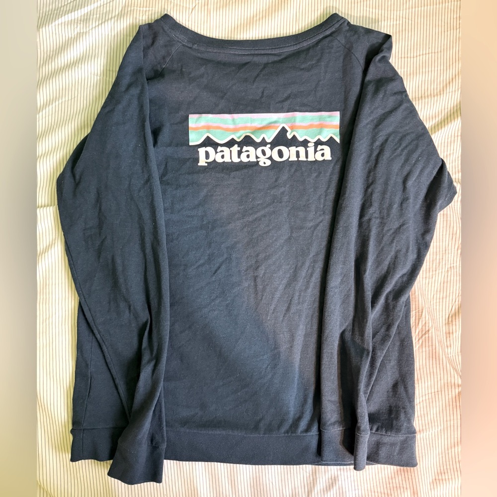 PATAGONIA - Women's Long-Sleeved P-6 Logo Responsibili-Tee in Blue and Size M.